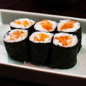 48. Salmon Roll (6 pcs)